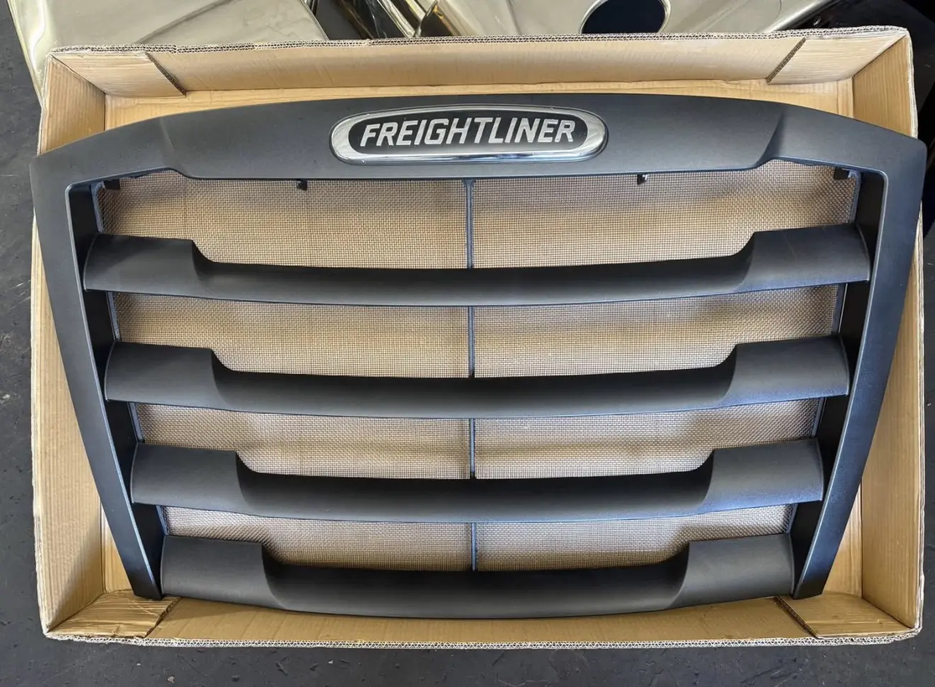 177115071276362.webp Freightliner Cascadia Black Grille W/ Emblem 2018-up - Image 1