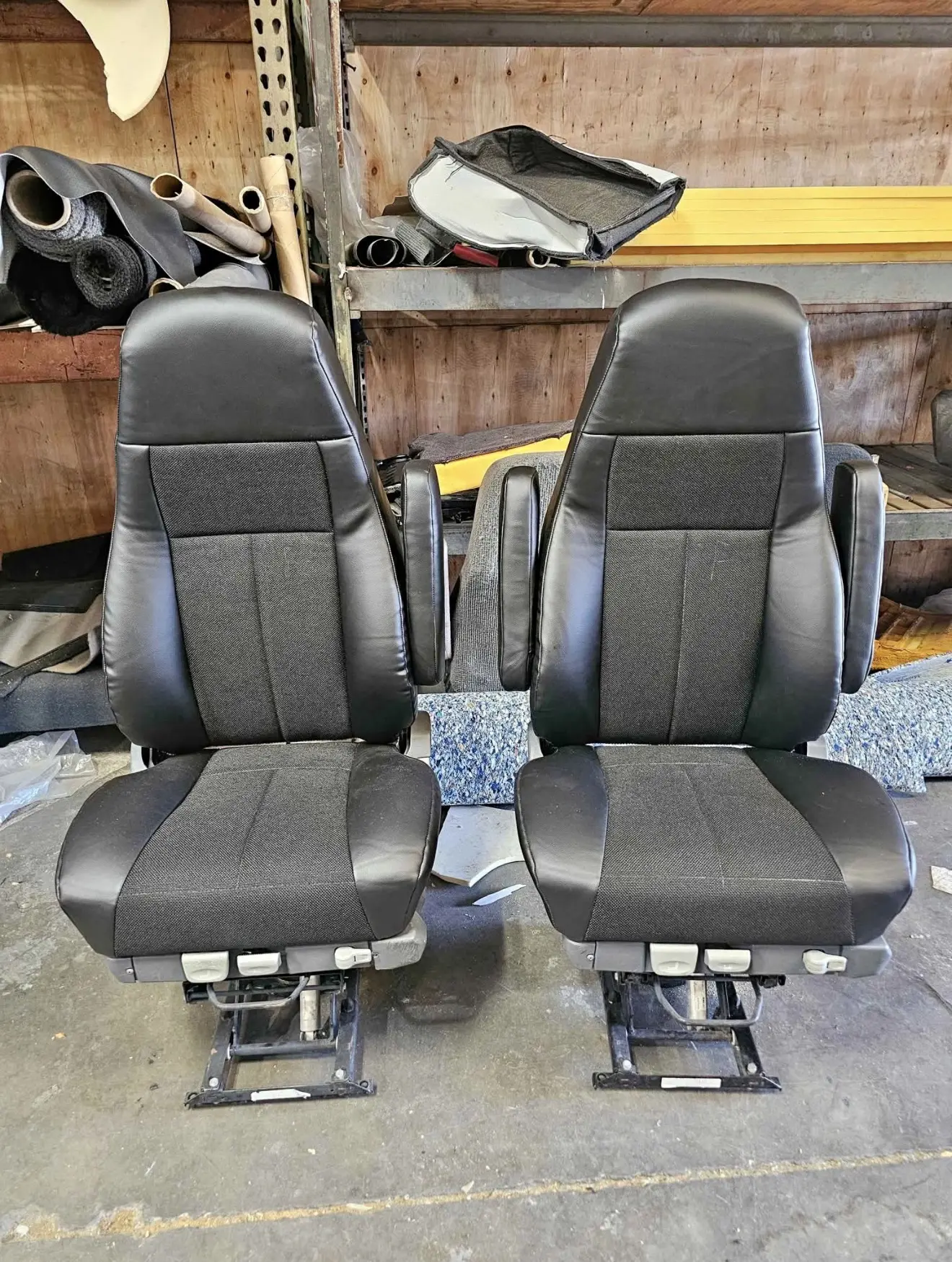 177168689776687.webp Freightliner Cascadia seats - Image 1