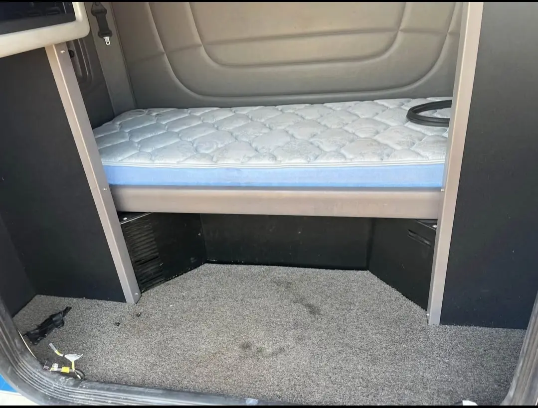 177347058092637.webp 2019 model 389 bunk - Image 1