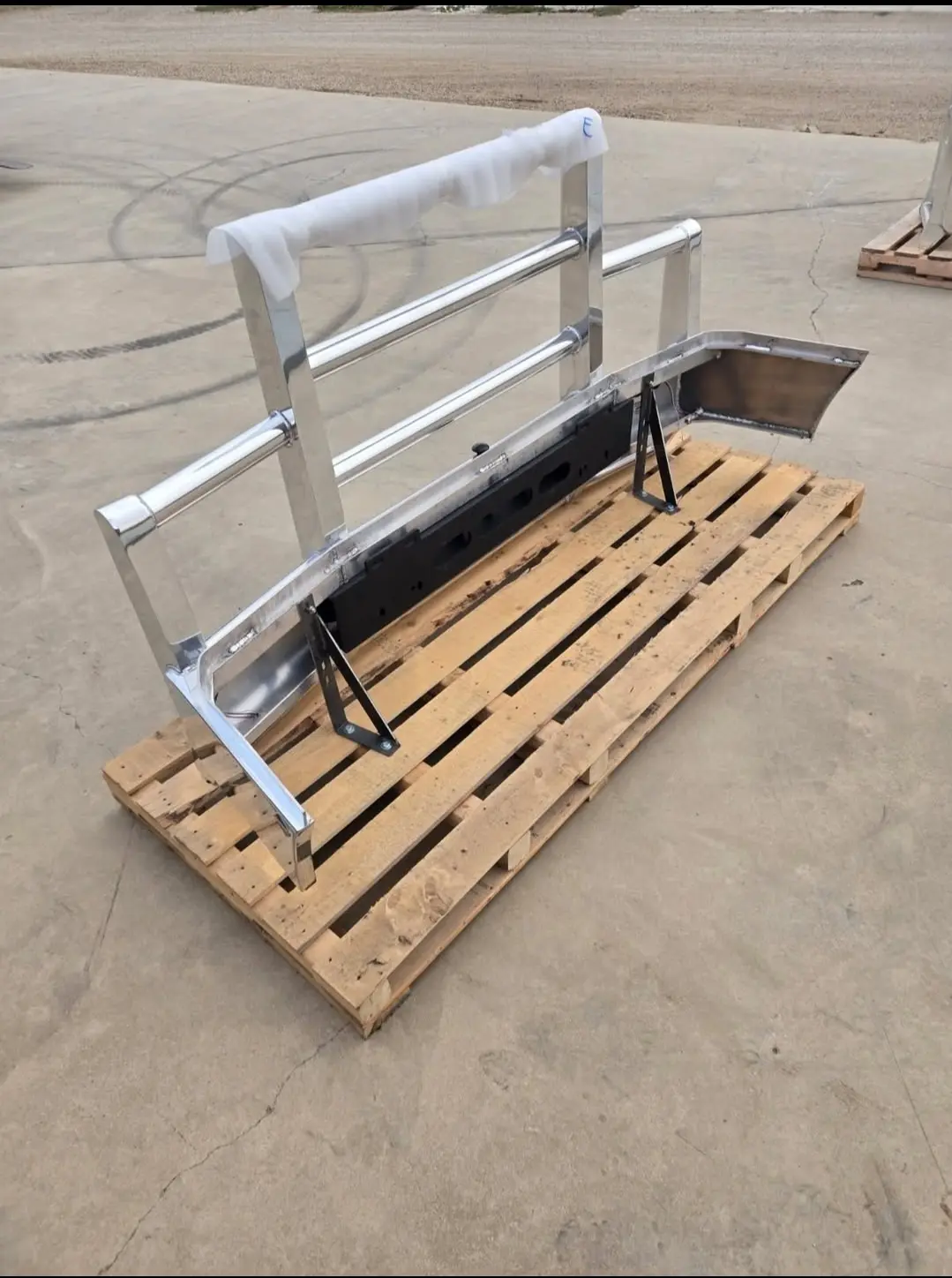 177359626697553.webp Herd Bumper for International 9200 9400 for Sale!!! - Image 1