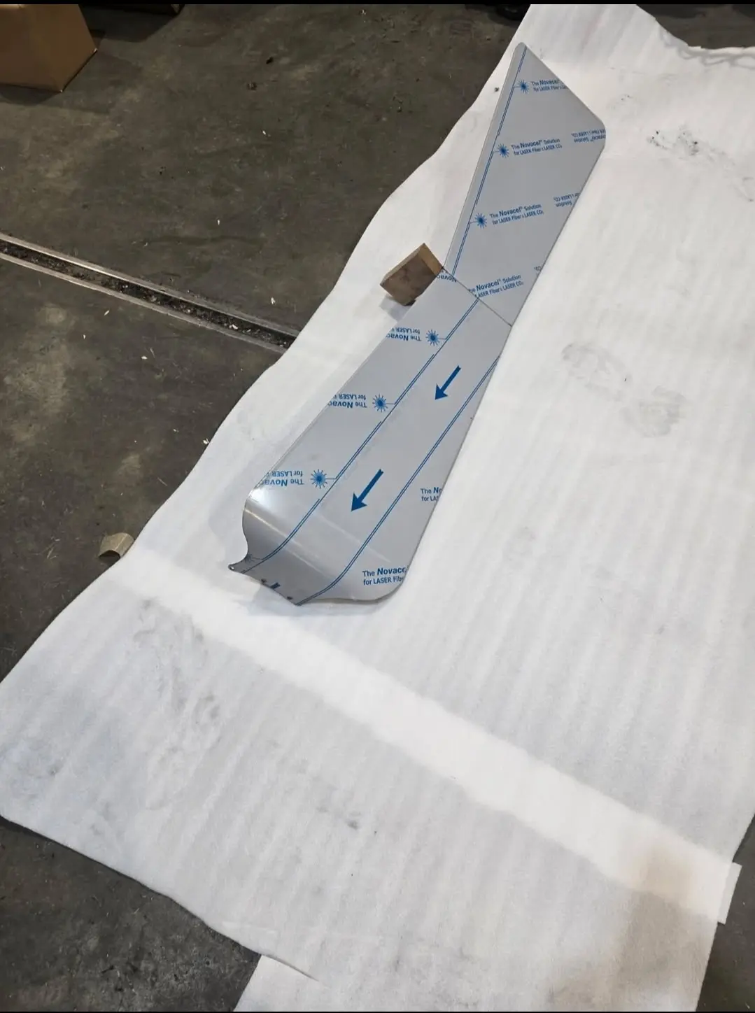 177359679897828.webp Bowtie Visor for Peterbilt - Image 1