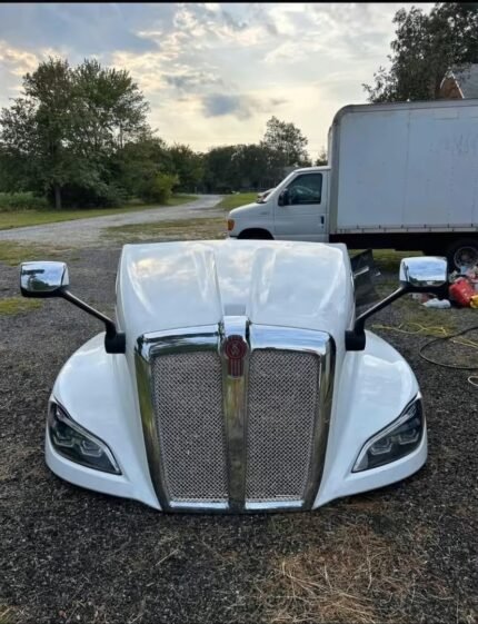 Kenworth T680- 2023 Hood