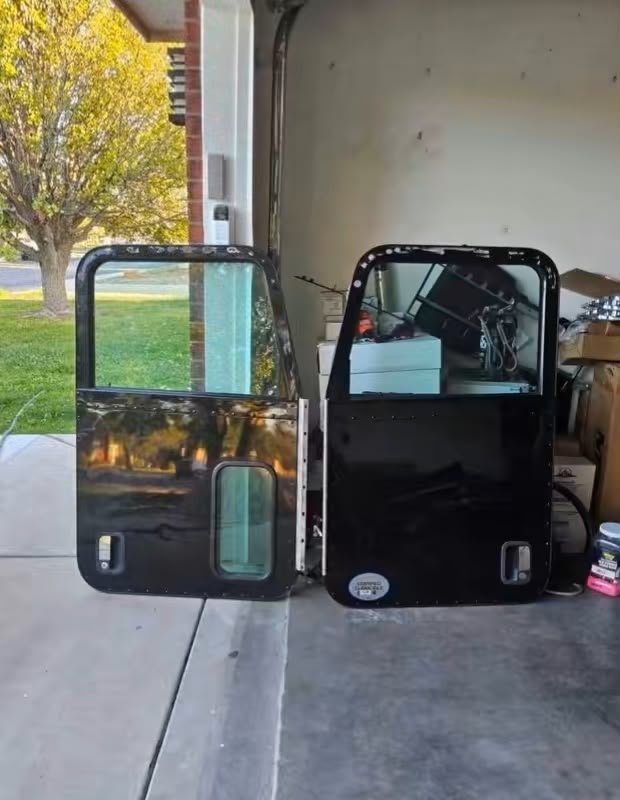 WhatsApp Image 2026-08-16 at 15.44.23 (1) 2020 Peterbilt 389 / 379 / 388 / 386 Doors – Left & Right - Image 1